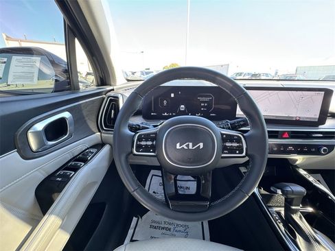 Used 2025 Kia Sorento SX image 14