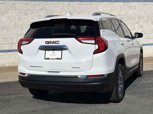 Used 2023 GMC Terrain SLT image 7