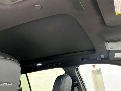Used 2025 GMC Acadia Denali w/ Super Cruise Package FWD image 21