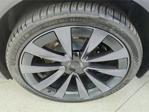 Used 2022 Tesla Model X image 59