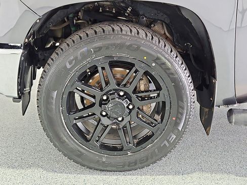 Used 2018 Toyota Tundra SR5 w/ SR5 Upgrade Package RWD image 11