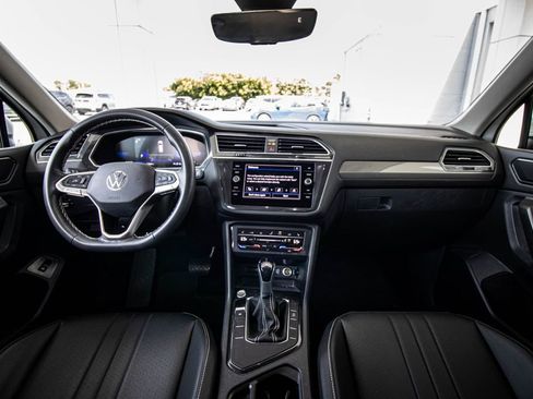 Used 2023 Volkswagen Tiguan SE image 29