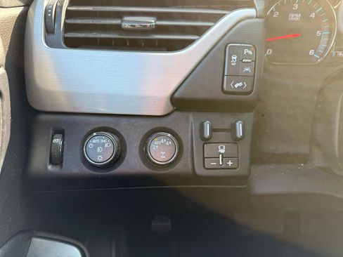 Used 2018 GMC Yukon SLT w/ Premium Edition image 13