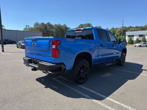 Used 2025 Chevrolet Silverado 1500 LT Trail Boss w/ Convenience Package II AWD/4WD image 5