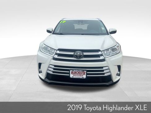 Used 2019 Toyota Highlander XLE image 3