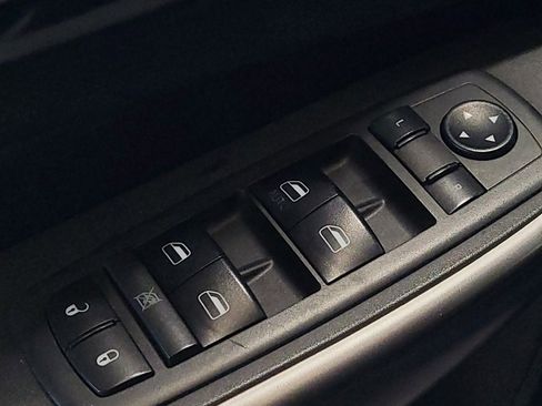 Used 2019 Jeep Cherokee Latitude w/ Popular Appearance Group FWD image 27