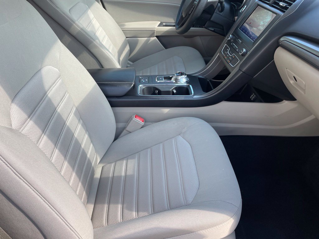 Used 2020 Ford Fusion SE FWD image 24