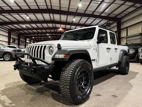 Used 2020 Jeep Gladiator Sport image 9