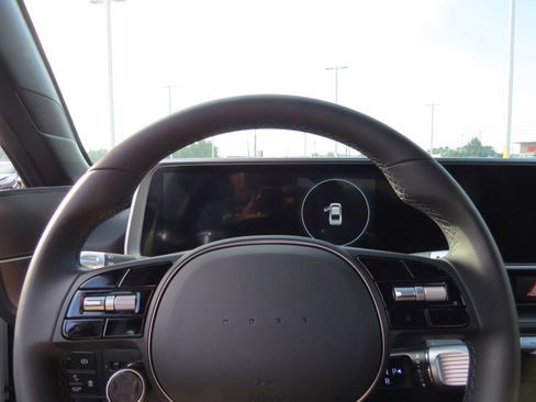 Used 2023 Hyundai Ioniq 6 SEL image 13