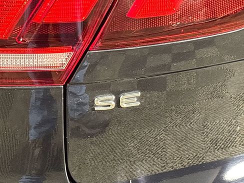 Certified 2023 Volkswagen Tiguan SE w/ Panoramic Sunroof Package image 24