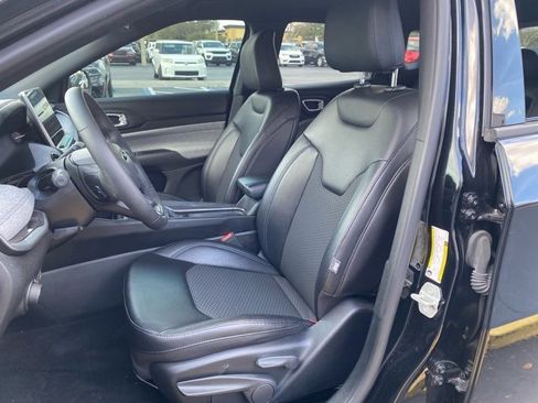 Used 2024 Jeep Compass Latitude image 13