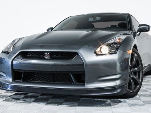 Used 2009 Nissan GT-R Premium image 10