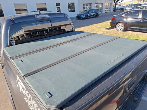 Used 2020 Toyota Tacoma TRD Sport image 38