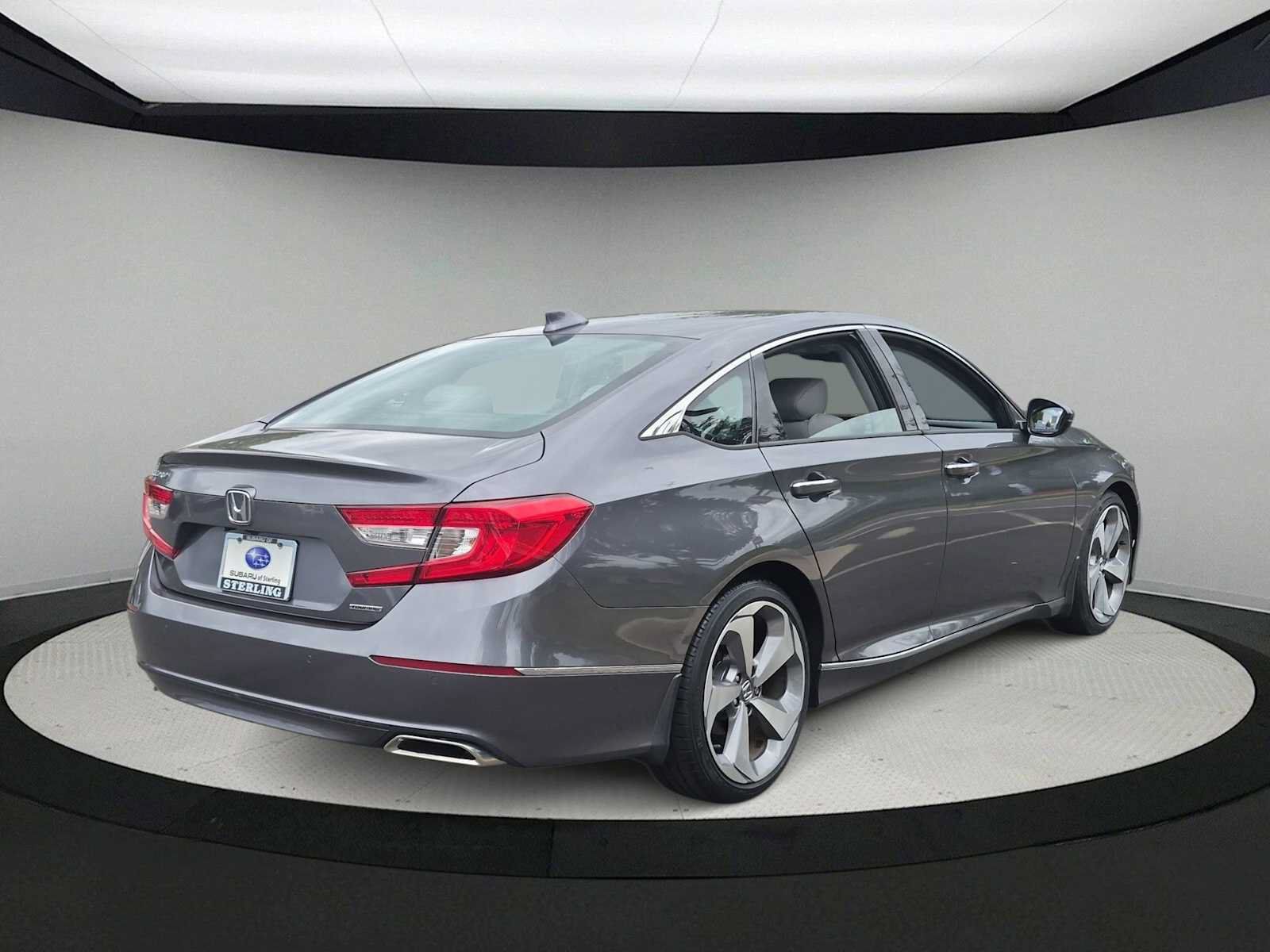 Used 2018 Honda Accord Touring image 8