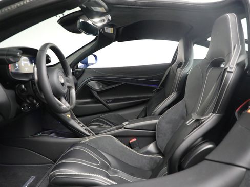 Used 2026 McLaren 750S RWD image 17