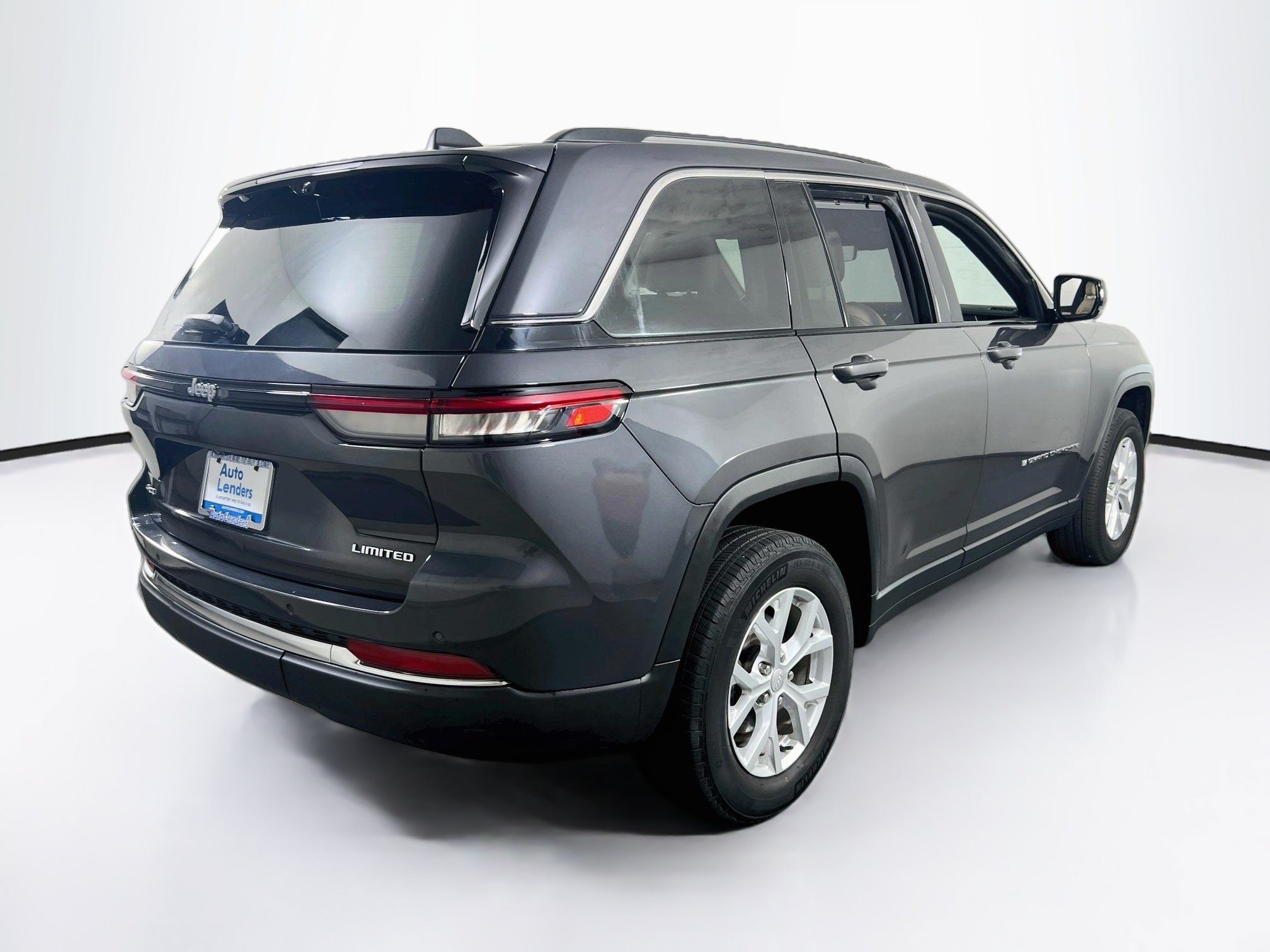 Used 2023 Jeep Grand Cherokee Limited w/ Luxury Tech Group II AWD/4WD image 5