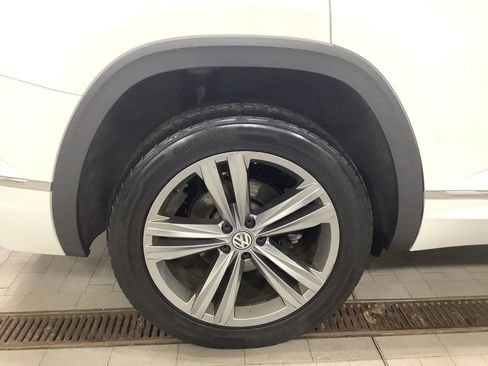 Used 2018 Volkswagen Atlas SEL w/ R-Line Package image 9