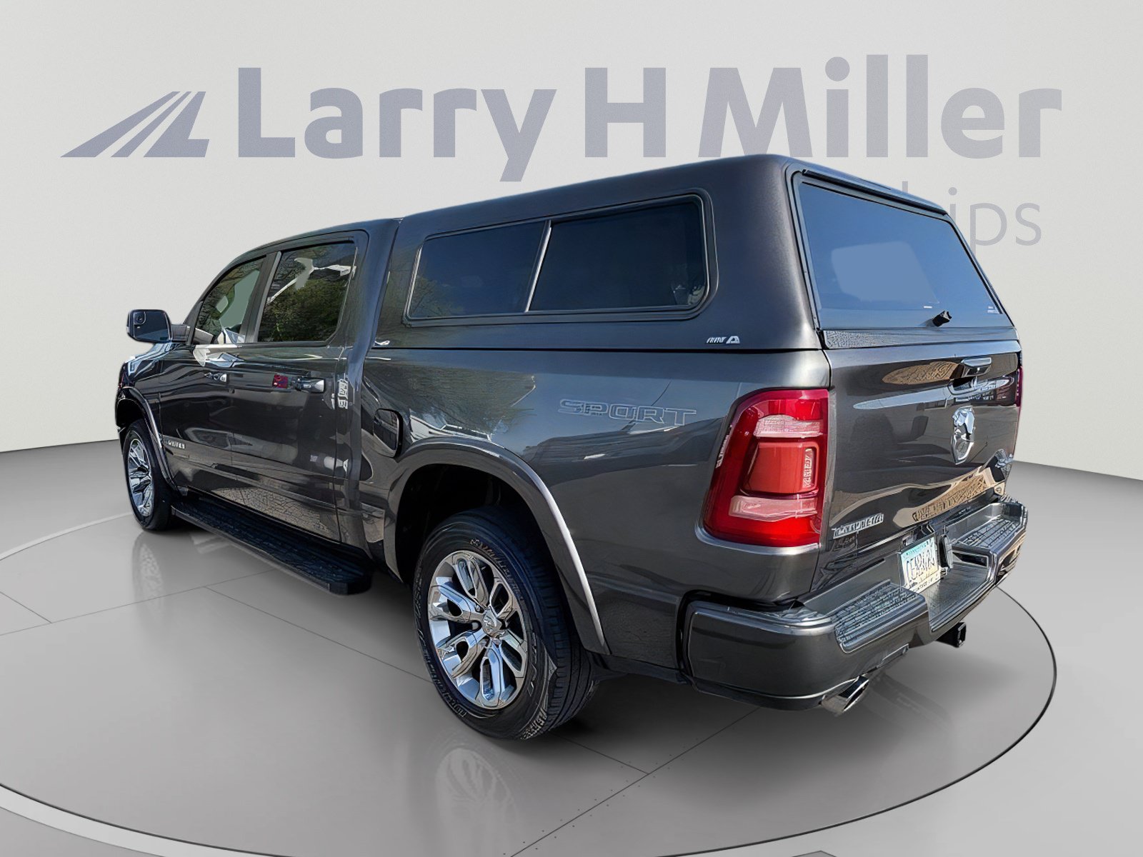 Used 2022 RAM 1500 Laramie w/ Sport Appearance Package AWD/4WD image 4