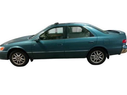 Used 2000 Toyota Camry LE FWD image 2