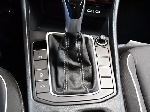 Used 2025 Volkswagen Jetta Sport FWD image 29