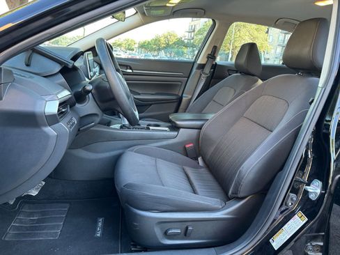 Used 2025 Nissan Altima 2.5 SV FWD image 22