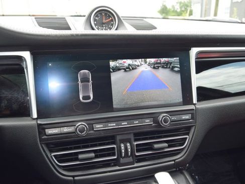 Used 2021 Porsche Macan AWD/4WD image 31