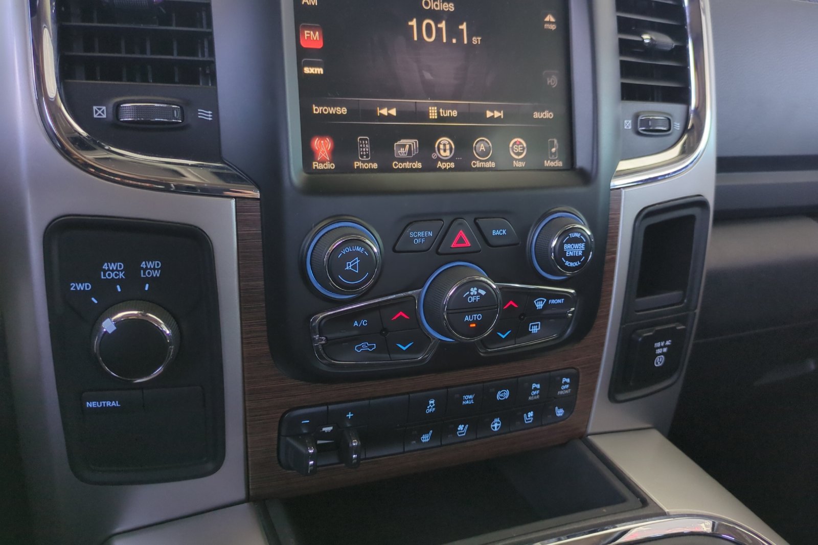 Used 2016 RAM 2500 Laramie w/ Protection Group AWD/4WD image 27