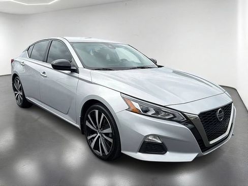 Used 2020 Nissan Altima 2.5 SR FWD image 3