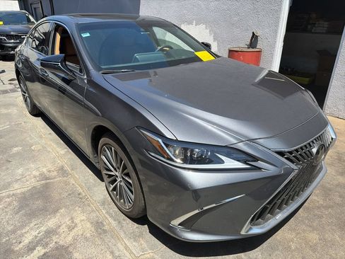 Used 2024 Lexus ES 350 w/ Premium Package FWD image 3