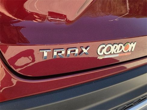 Used 2025 Chevrolet Trax LT w/ LT Convenience Package image 18