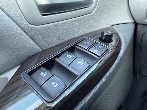 Used 2019 Toyota Sienna XLE Premium w/ Protection Package FWD image 20