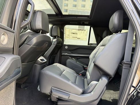 New 2026 Lincoln Navigator Reserve w/ Jet Appearance Package AWD/4WD image 19