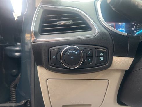 Used 2019 Ford Edge Titanium w/ Cold Weather Package image 25