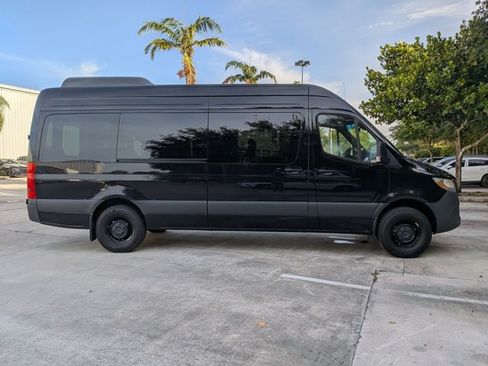 Used 2024 Mercedes-Benz Sprinter 2500 image 4