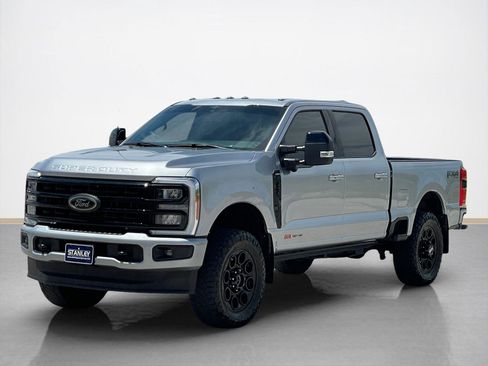 Used 2023 Ford F250 Lariat w/ Black Appearance Package AWD/4WD image 3