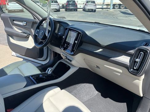 Certified 2026 Volvo XC40 B5 Plus AWD/4WD image 34