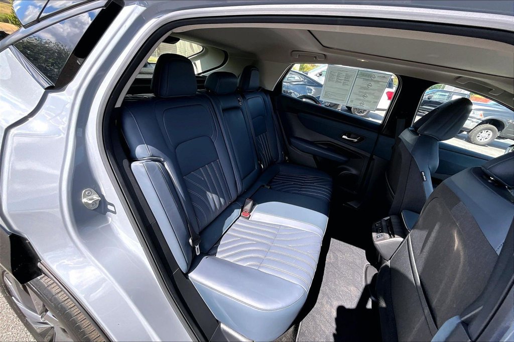 Used 2024 Nissan Ariya AWD image 27