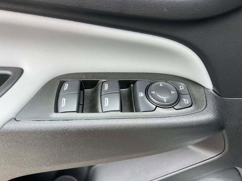 Certified 2024 Chevrolet Equinox LS FWD image 18