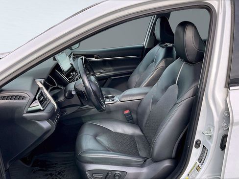 Used 2022 Toyota Camry XSE image 26