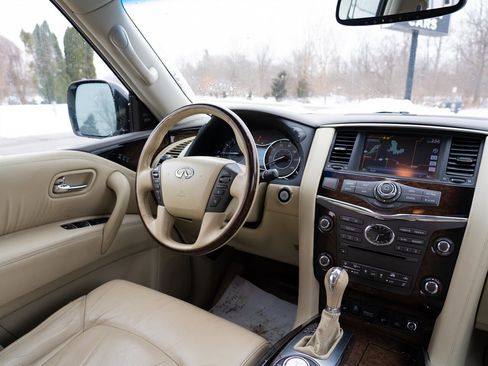 Used 2014 INFINITI QX80 4WD w/ Deluxe Touring Package image 25