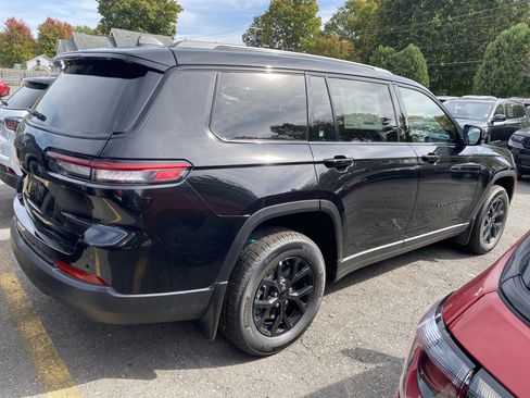 New 2025 Jeep Grand Cherokee L Laredo image 6