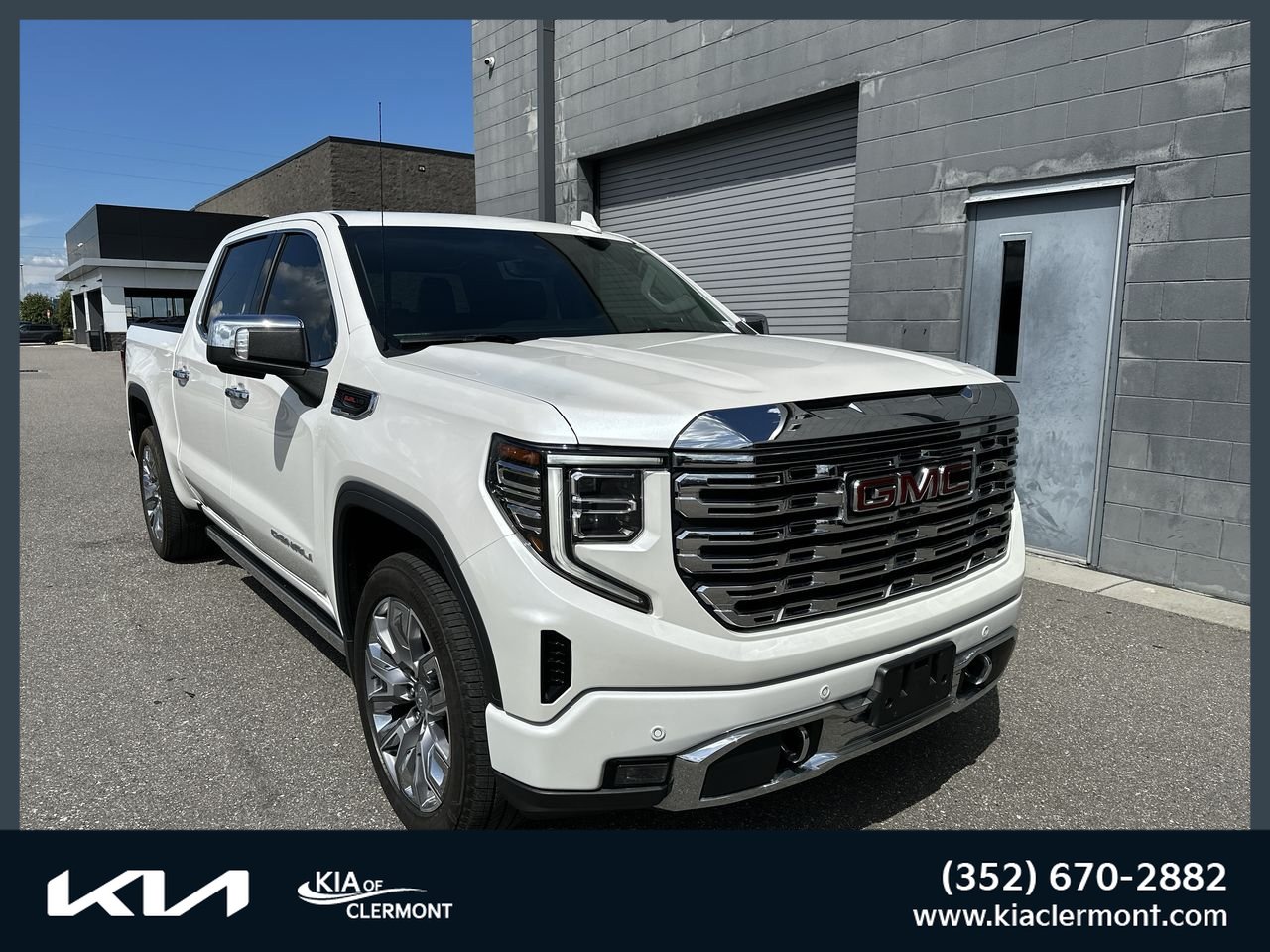 Used 2024 GMC Sierra 1500 Denali AWD/4WD image 1