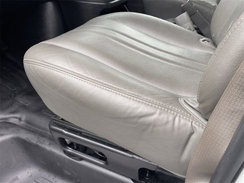 Used 2010 Chevrolet Express 2500 image 18