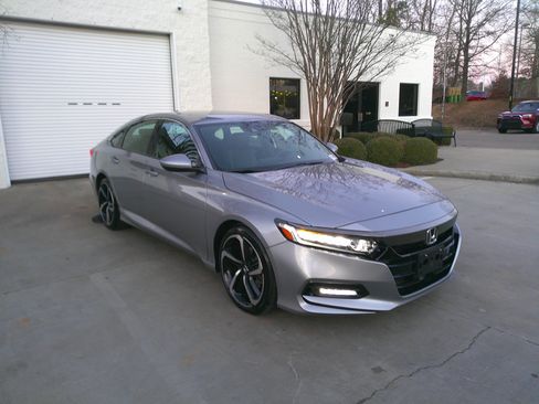 Used 2018 Honda Accord Sport image 2