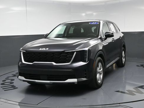 Used 2025 Kia Sorento LX FWD image 11