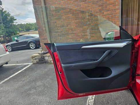 Used 2023 Tesla Model Y 2WD image 35
