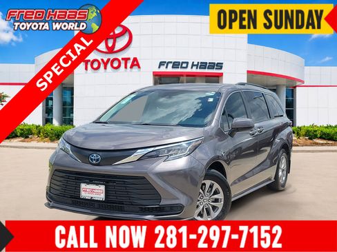 Used 2022 Toyota Sienna LE FWD image 1