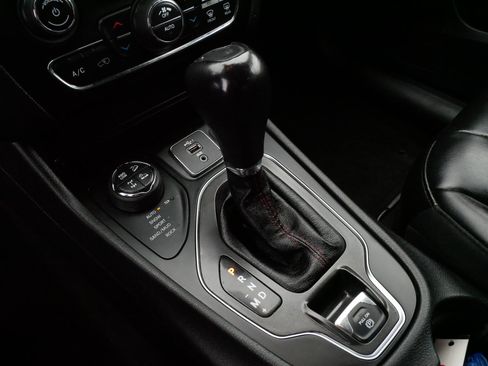 Used 2020 Jeep Cherokee Trailhawk w/ Comfort/Convenience Group image 24