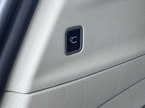 Used 2023 Chrysler Voyager LX FWD image 35