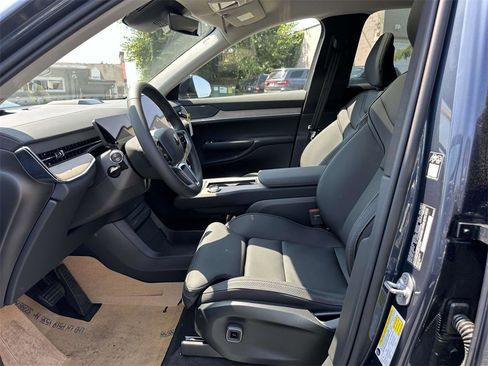 New 2025 Volvo EX90 Ultra image 13